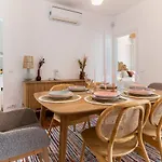 Elisana Villa *