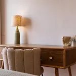 Elisana Villa *
