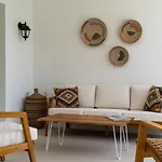 Elisana Villa *
